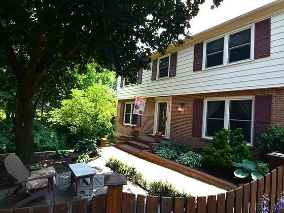 3rd image of 2672 Fanieul Hall Ct