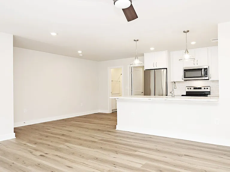 954 Belvedere Way #B — Photo 4