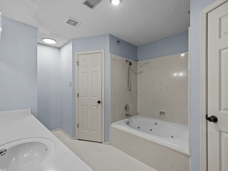 13 Holly Brook Cv — Photo 20