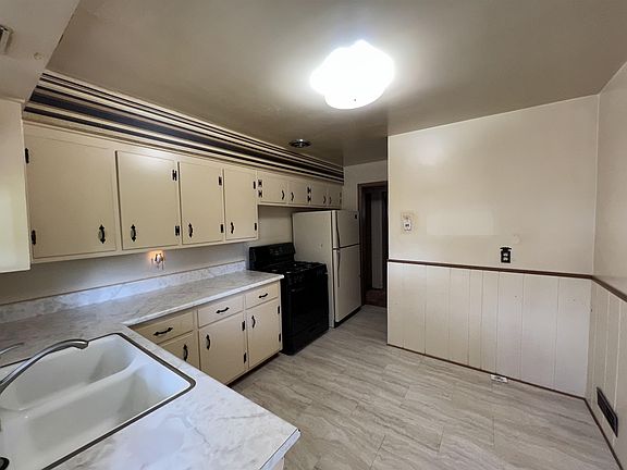 4th image of 2616 Prial Ave