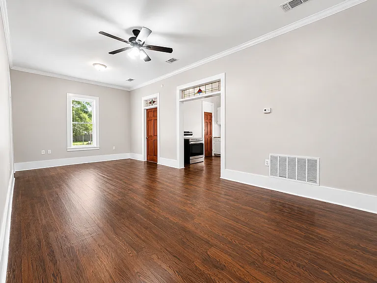 2208 Coggin Ave — Photo 2