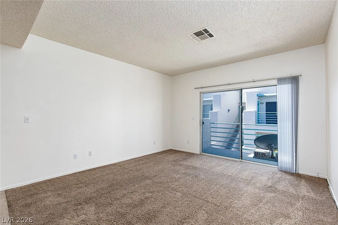 1 bed, 1.0 bath, 711 sqft, $1,050 — Photo 4