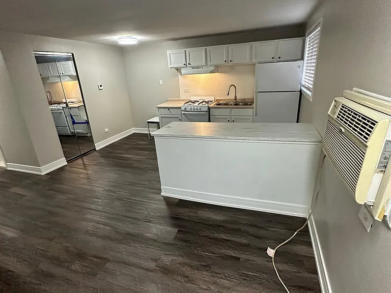 5486 S Archer Ave S #3B — Photo 4