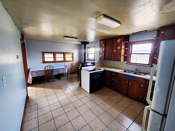 2nd image of 606 Chestnut