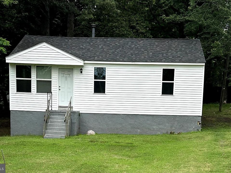 1st image of 17546 Waters Ln