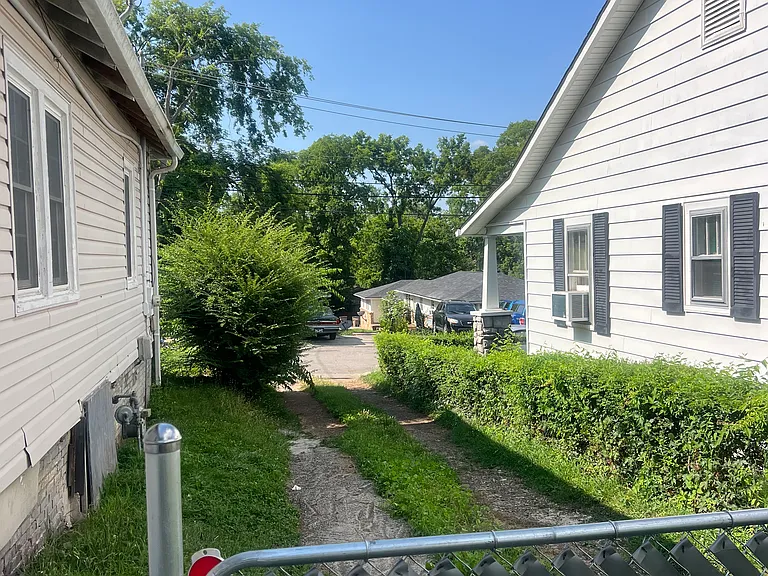 2201 Morena St — Photo 32