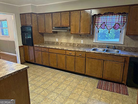 3rd image of 224 Pinehill Rd