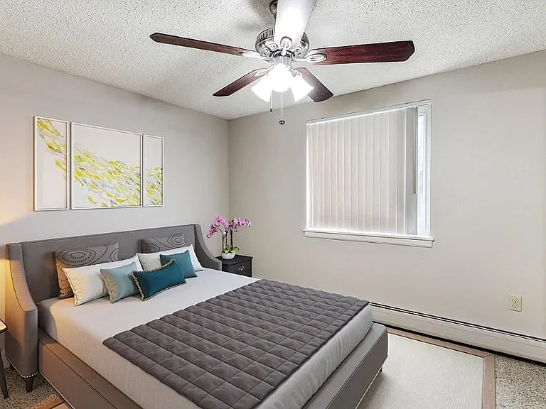 Lincoln Park Apartments — Photo 12