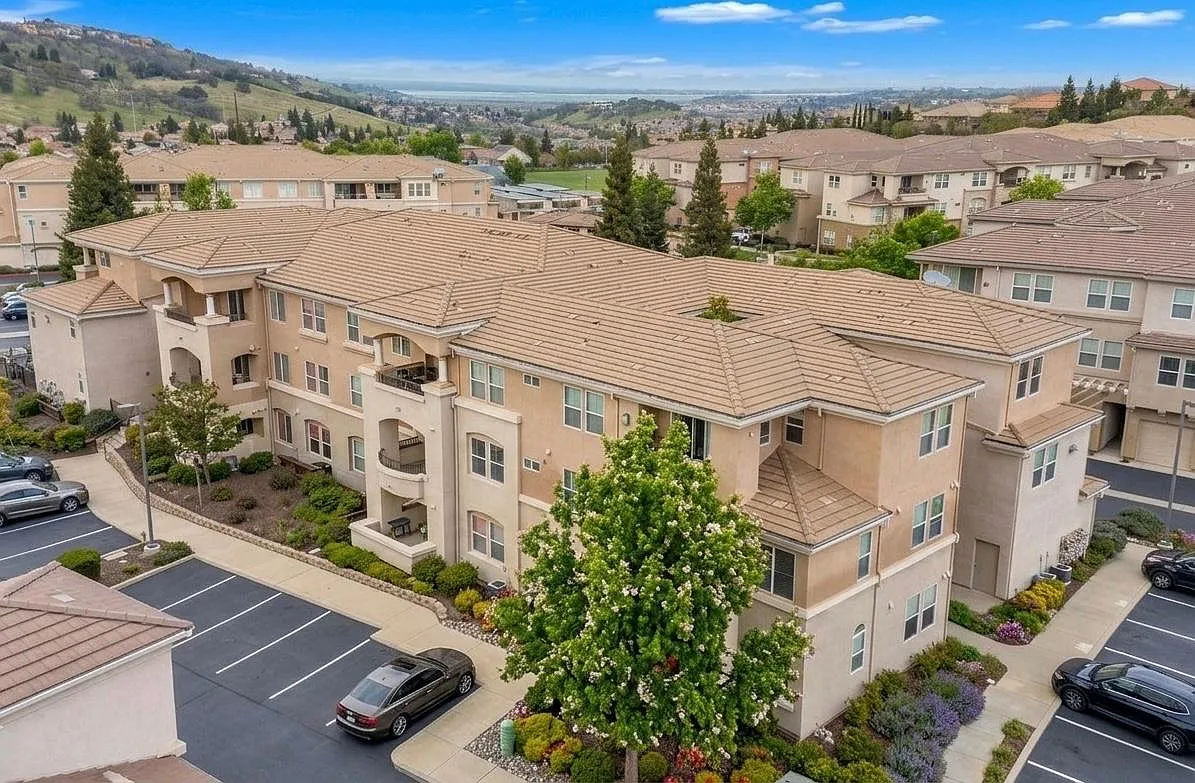 1300 Moon Cir Unit 1324 photo 1