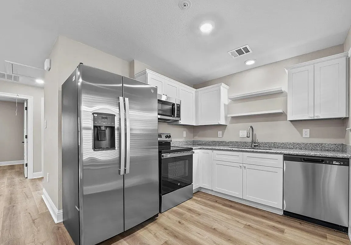 2 bed, 600 sqft, $1,700 — Photo 4