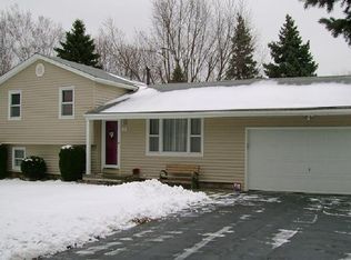 318 Beckwith Rd, West Henrietta, NY 14586