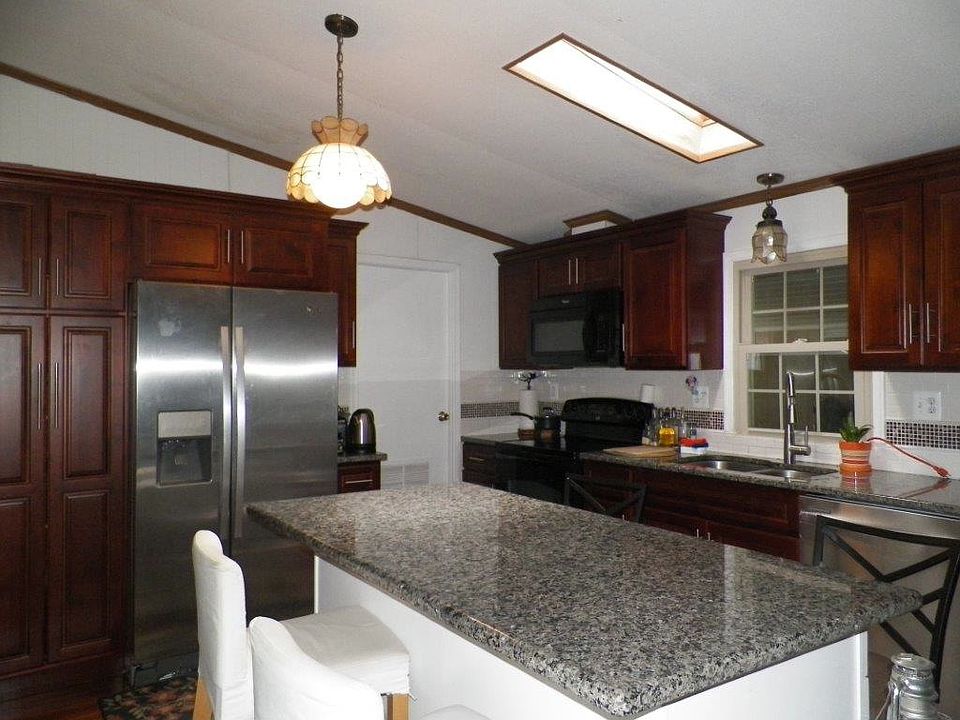 2nd image of 724 Dogwood Dr