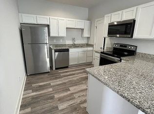 5490-5492 Colburn Ct, Bel Aire, KS 67220