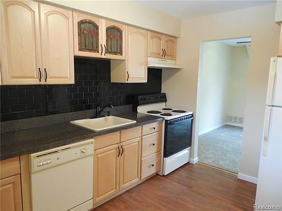 4th image of 33649 Pondview Cir