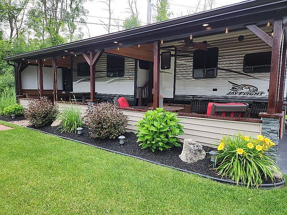 2nd image of 28 Thornwood Ln