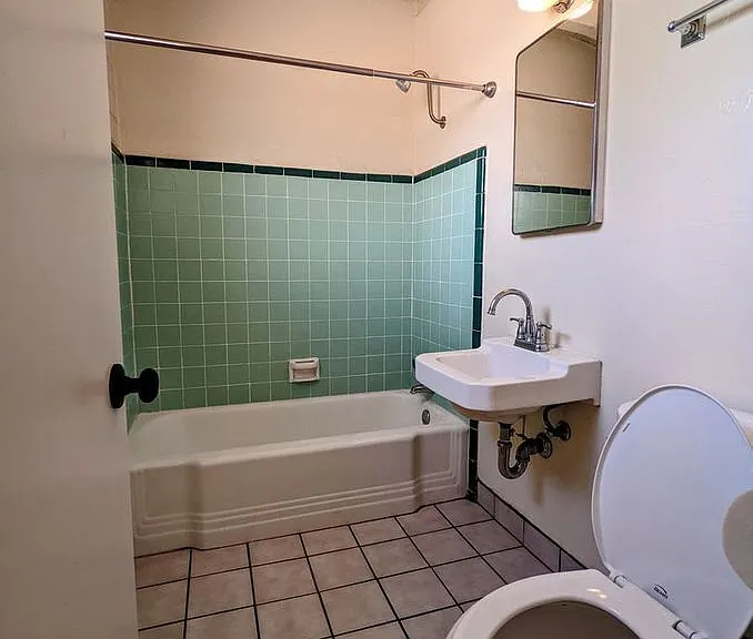 734 E Adams St — Photo 5