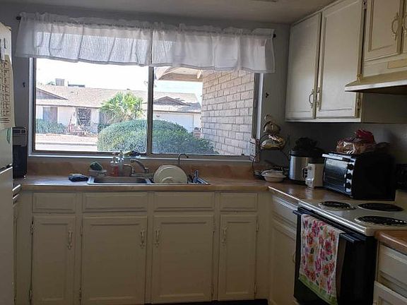 4th image of 2432 W Portobello Ave