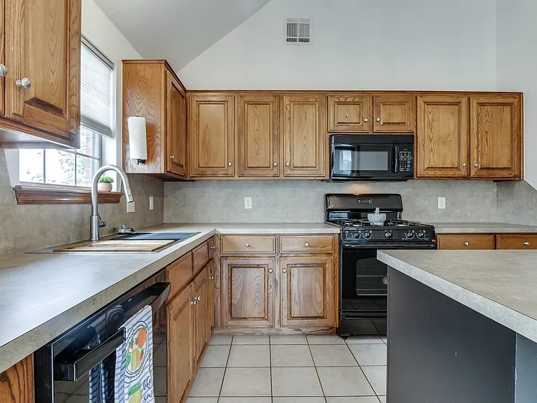 2508 Tyler Ln — Photo 16