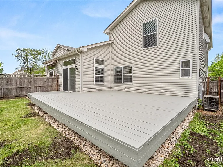 2225 Carpenter Ave — Photo 17