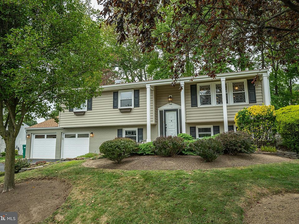 1st image of 44 Hedgerow Dr