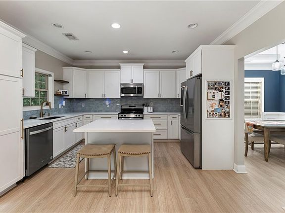 2nd image of 508 Crestmont Ln
