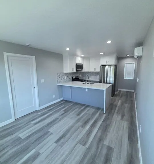 5353 S Harcourt Ave — Photo 6