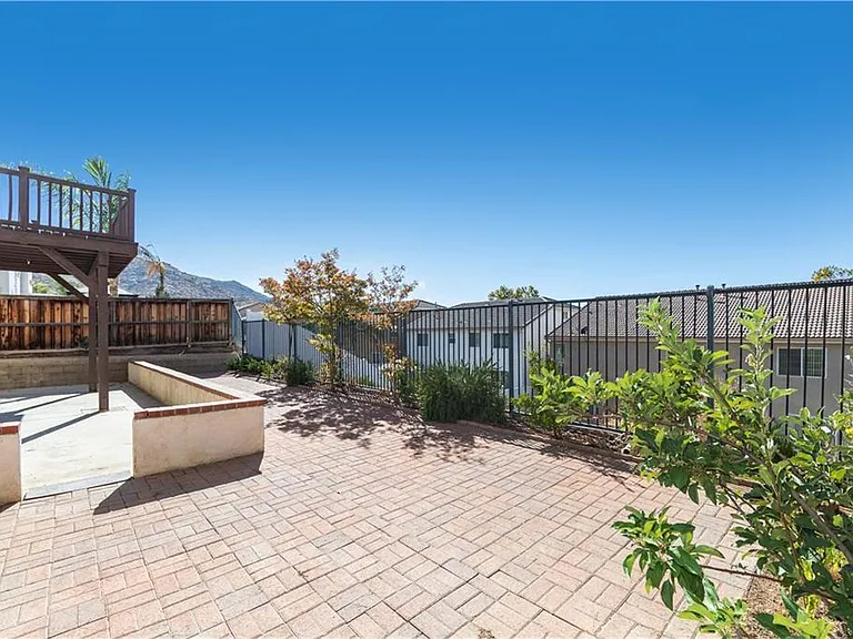 15561 Hammett Ct — Photo 24