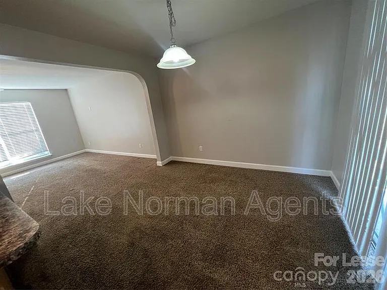 909 Rucker Cliff Dr — Photo 3