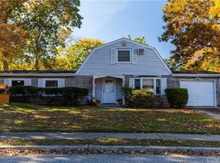 12 College Hills Dr, Farmingville, NY 11738
