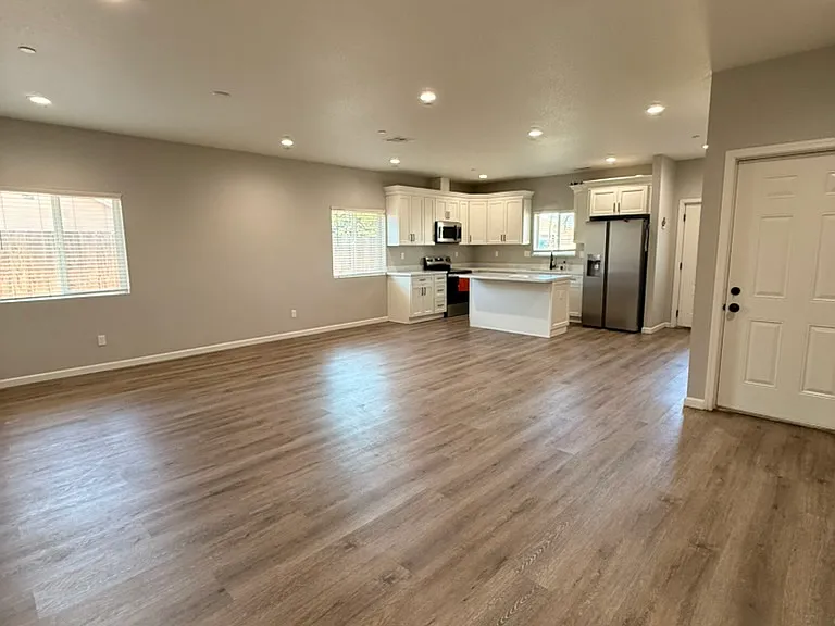 2114 Beachwood Dr — Photo 5