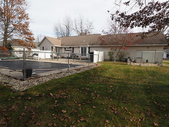 3rd image of 3721 Whispering Woods Dr