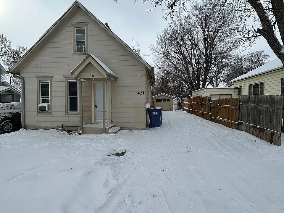 421 S Prairie Ave