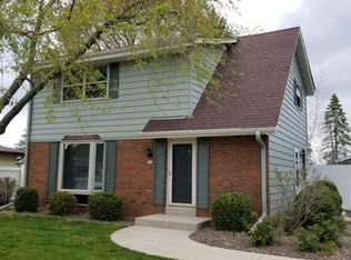 134 Chestnut Ridge Dr, Hartland, WI 53029