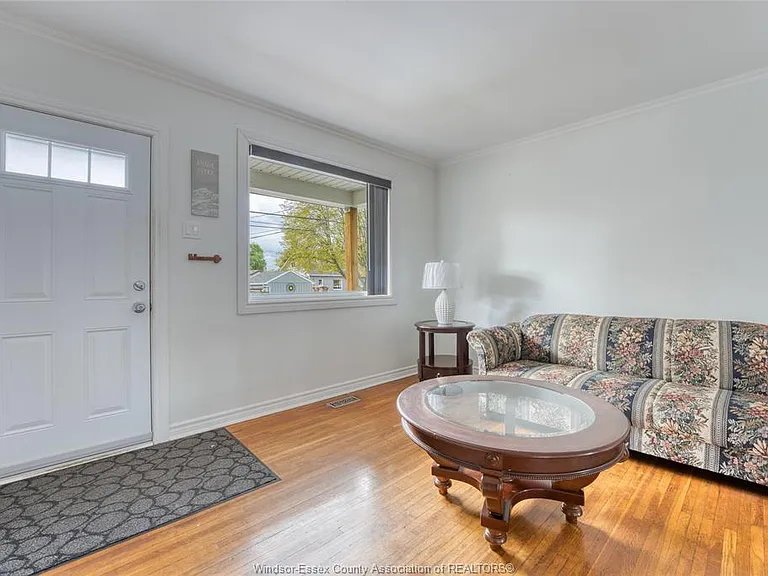 2226 Mercer St — Photo 9