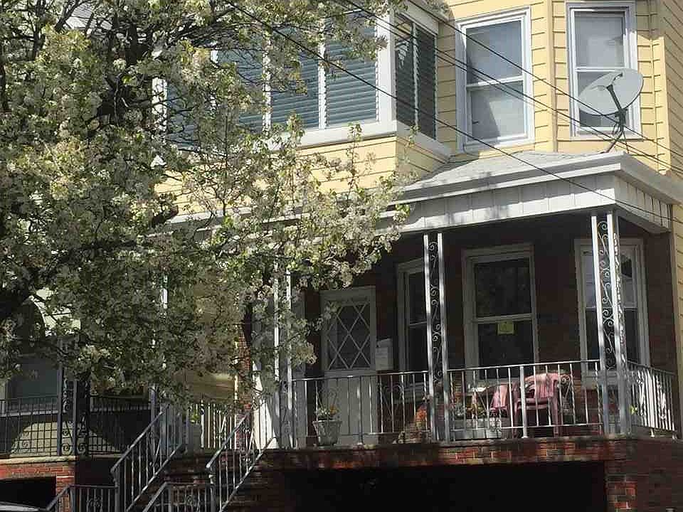 2nd image of 17 W 48th St #1