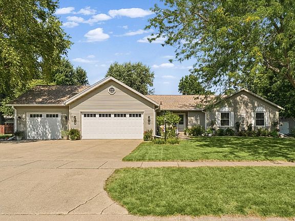 2nd image of 2002 Spruce Ln