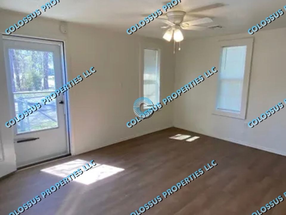 2nd image of 105 SE 7th St
