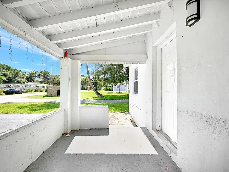 555 NW 90th St #EL — Photo 36