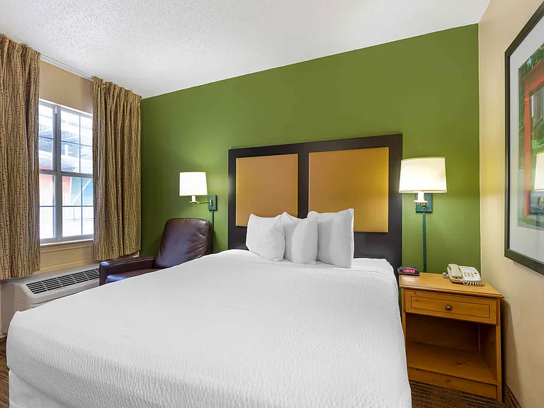 Studio Suite - 1 Queen Bed