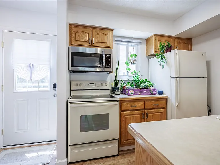 678 Eastbrooke Ln — Photo 9