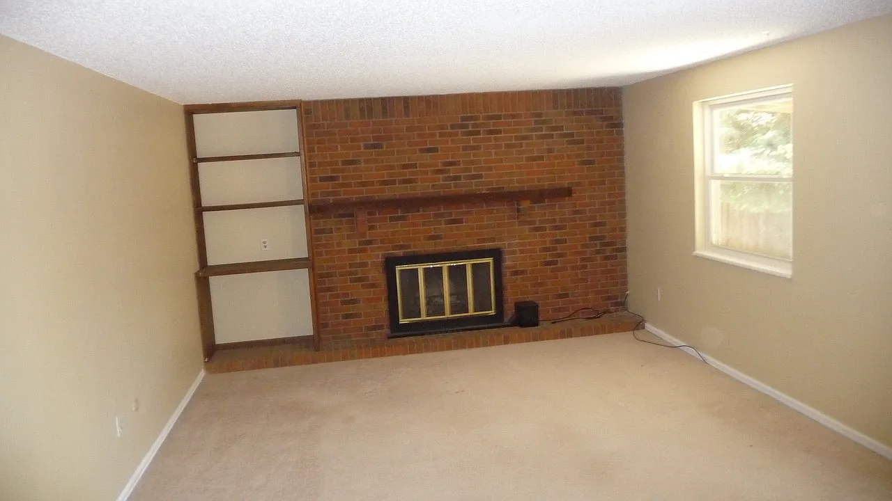 4 bed, 2520 sqft, $2,600 — Photo 3