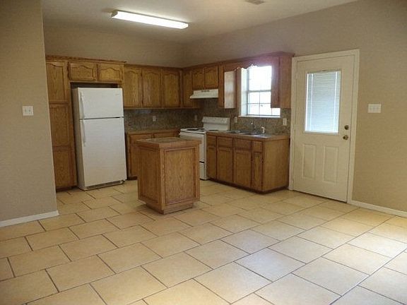 3rd image of 1610 Nassau St