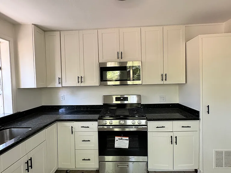 80 Martin Dr — Photo 7