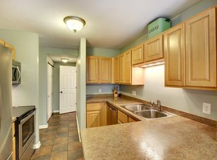 9196 Neill Lake Rd, Eden Prairie, MN 55347