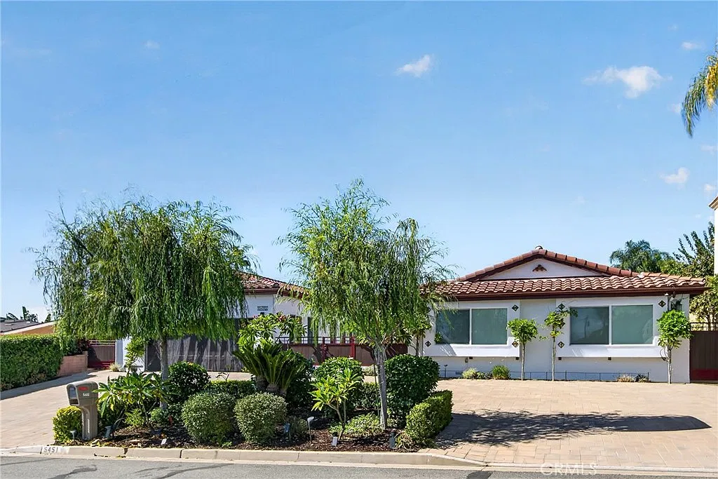 5 bed, 3.5 bath, 2550 sqft, $5,500 — Photo 1