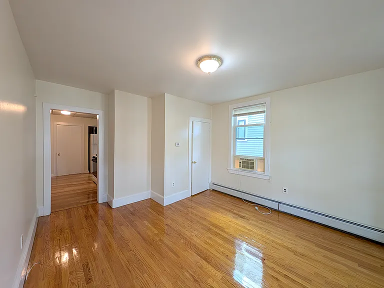379 Windsor St #1 — Photo 4