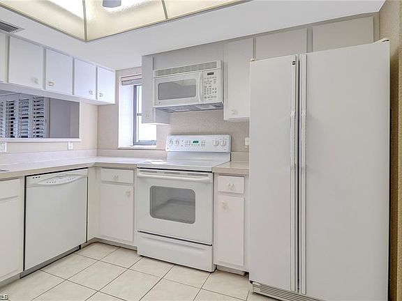 5th image of 3350 N Key Dr #704