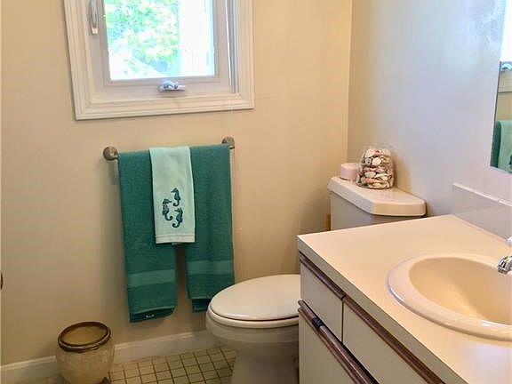 5th image of 41 Dale Ave APT A