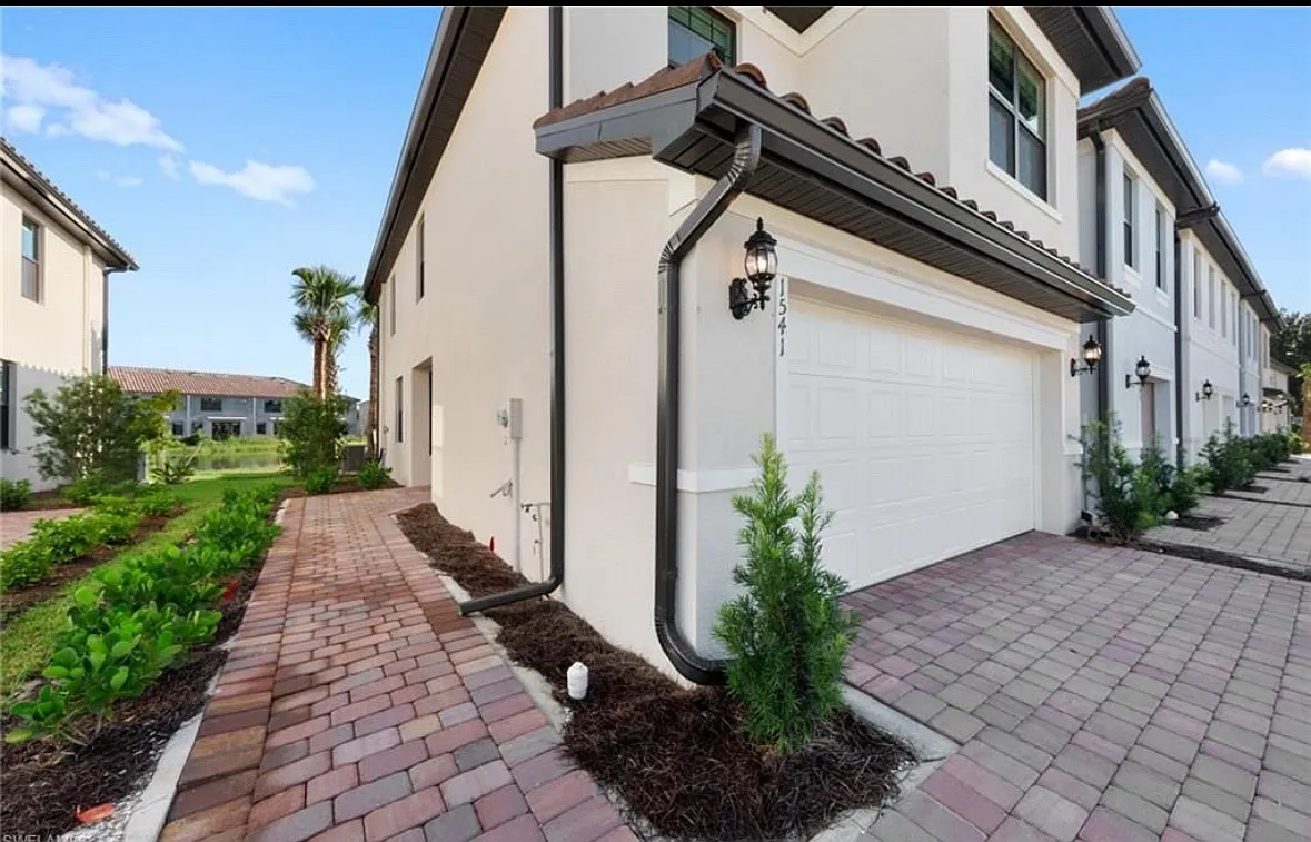 1541 Fells Cove Ln — Photo 2