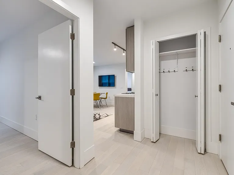 1425 Haro St #202 — Photo 3